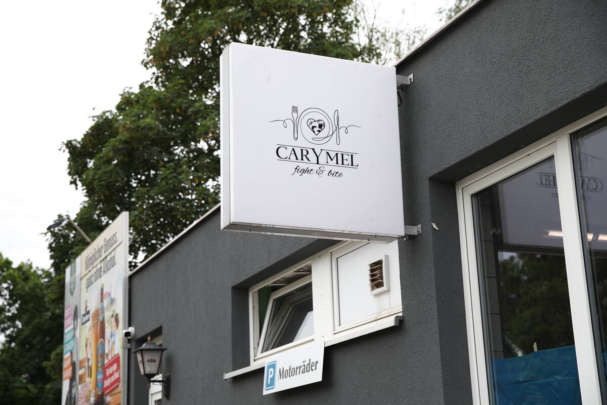 CARYMEL-Schild am Vereinsheim